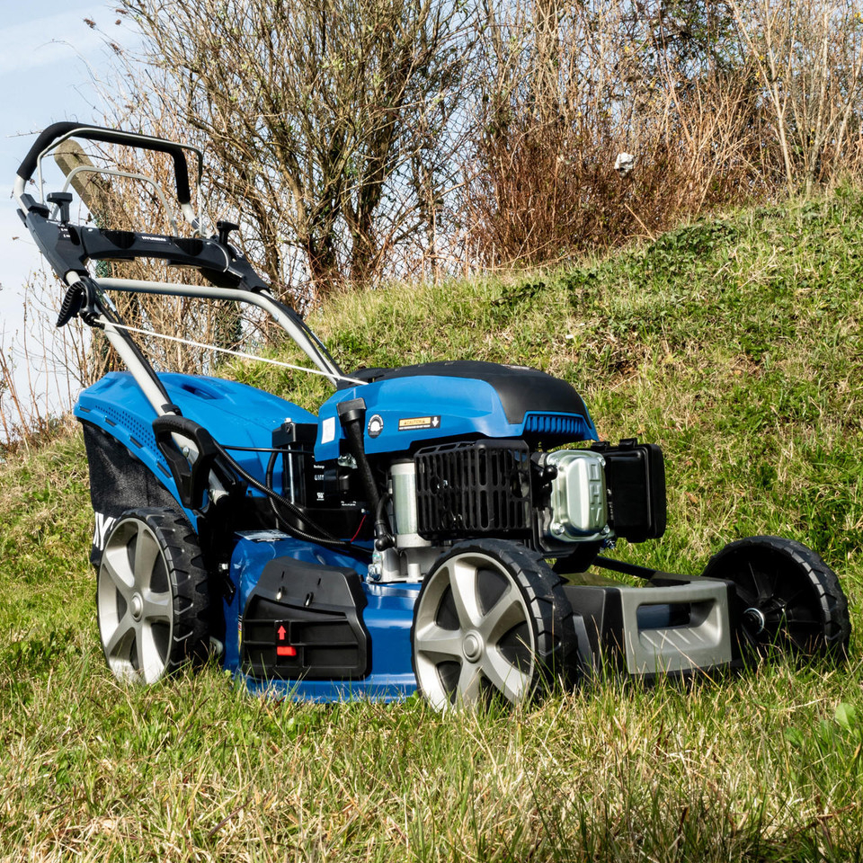 Hyundai HYM560SPE 22'' / 56cm 196cc 4-in-1 Electric-Start Self-Propelled Petrol Lawnmower