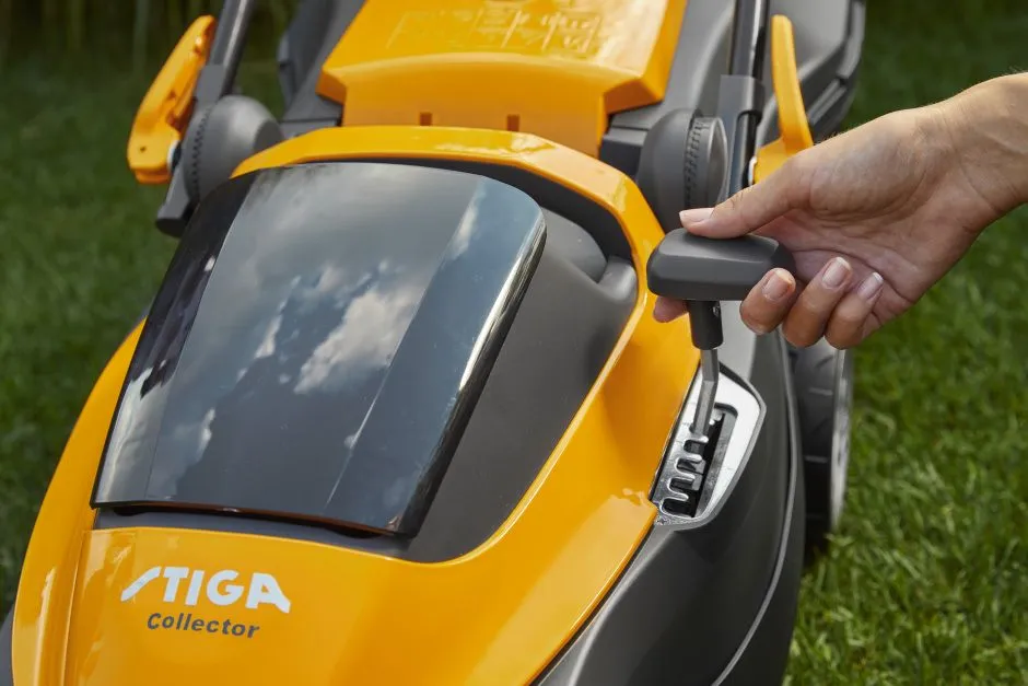 STIGA Cordless Lawn Mower Collector 136e Kit