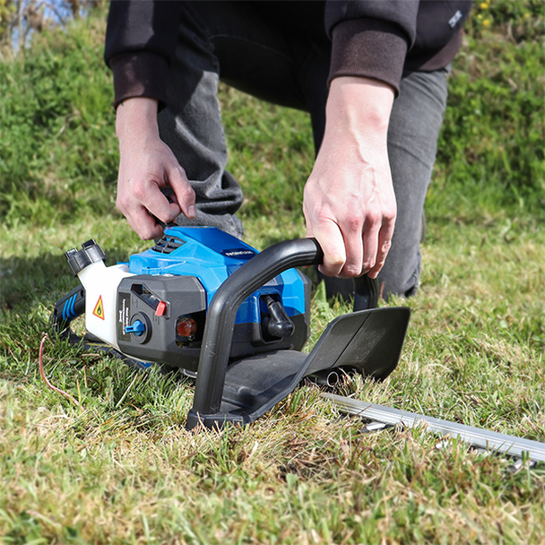 Hyundai HYHT2600X Petrol Hedge Trimmer/Pruner, 24" (60cm), Lightweight and Anti-Vibration