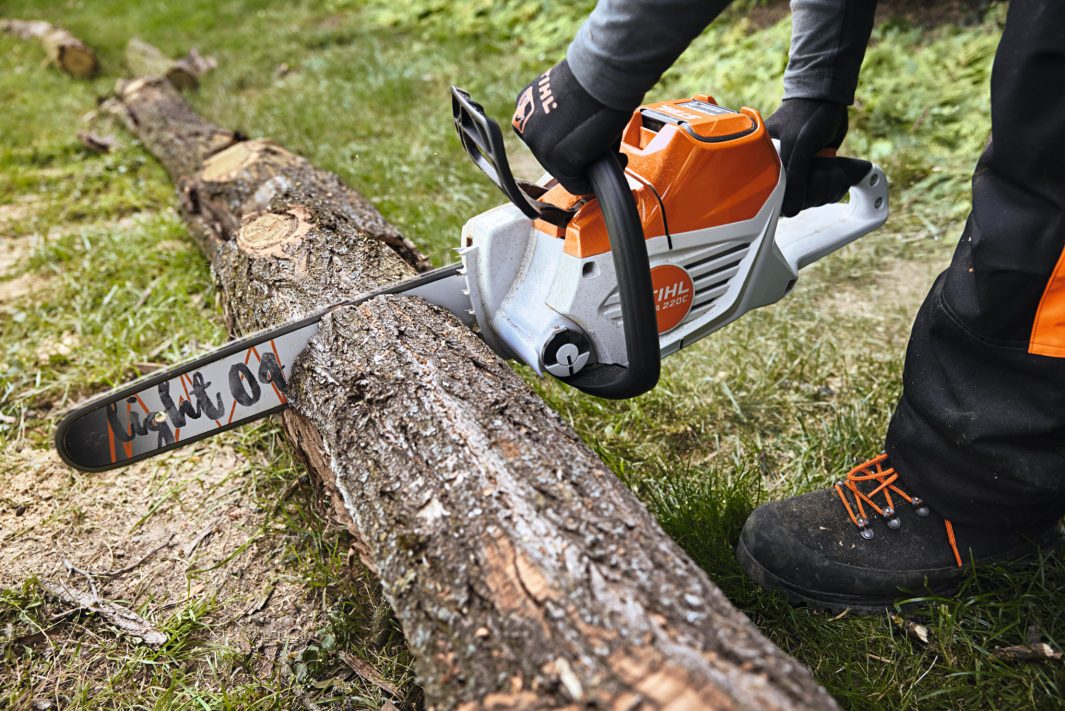 STIHL MSA 220 C-B Cordless Chainsaw With 35 cm / 14" Bar Length