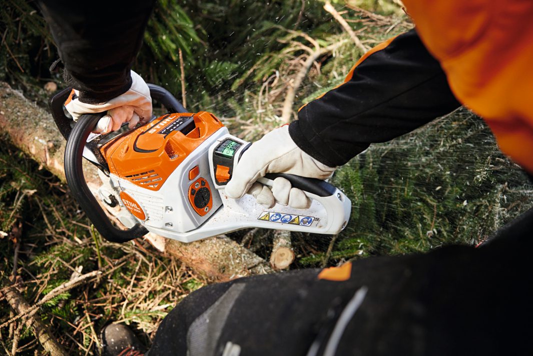 STIHL MSA 300 Cordless Chainsaw With 35 cm / 14" Bar Length