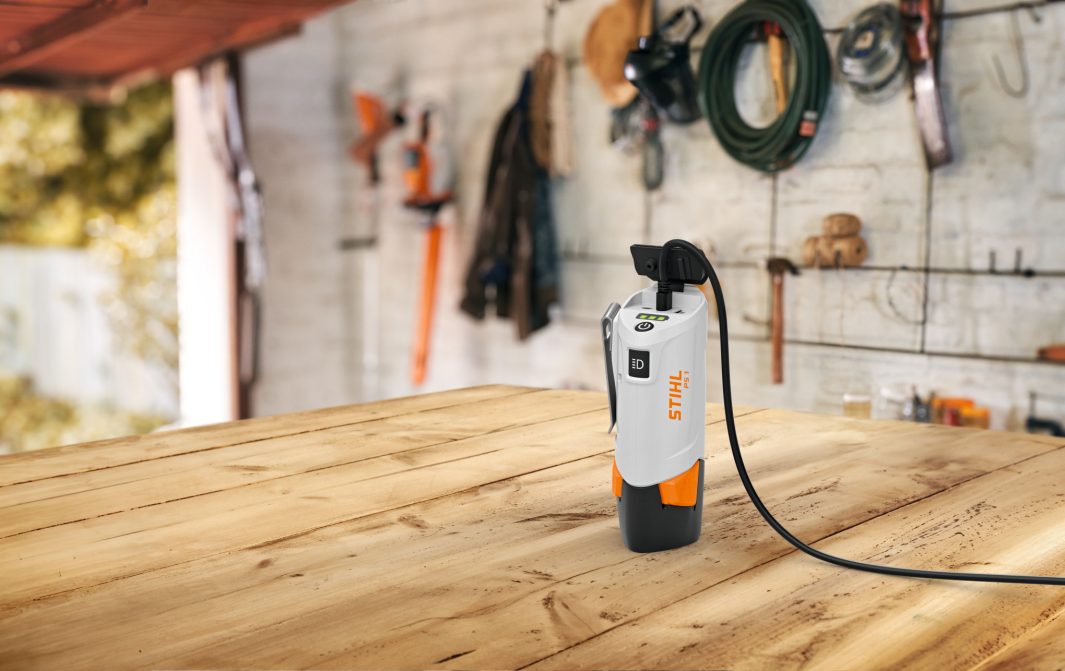 STIHL PS 1 power bank & charger