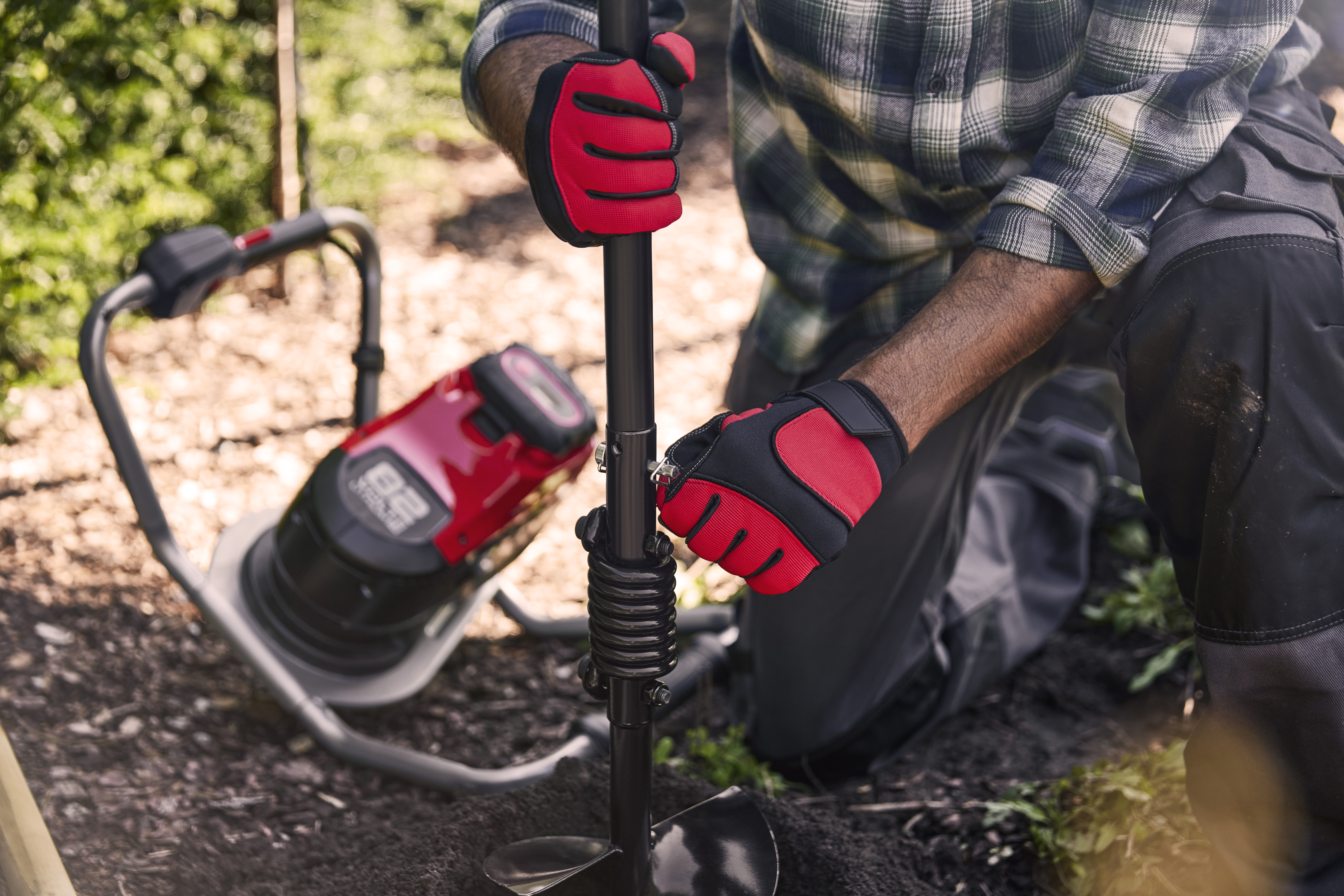 Cramer 82EA14 82V Professional Earth Auger – High Torque Digging Power