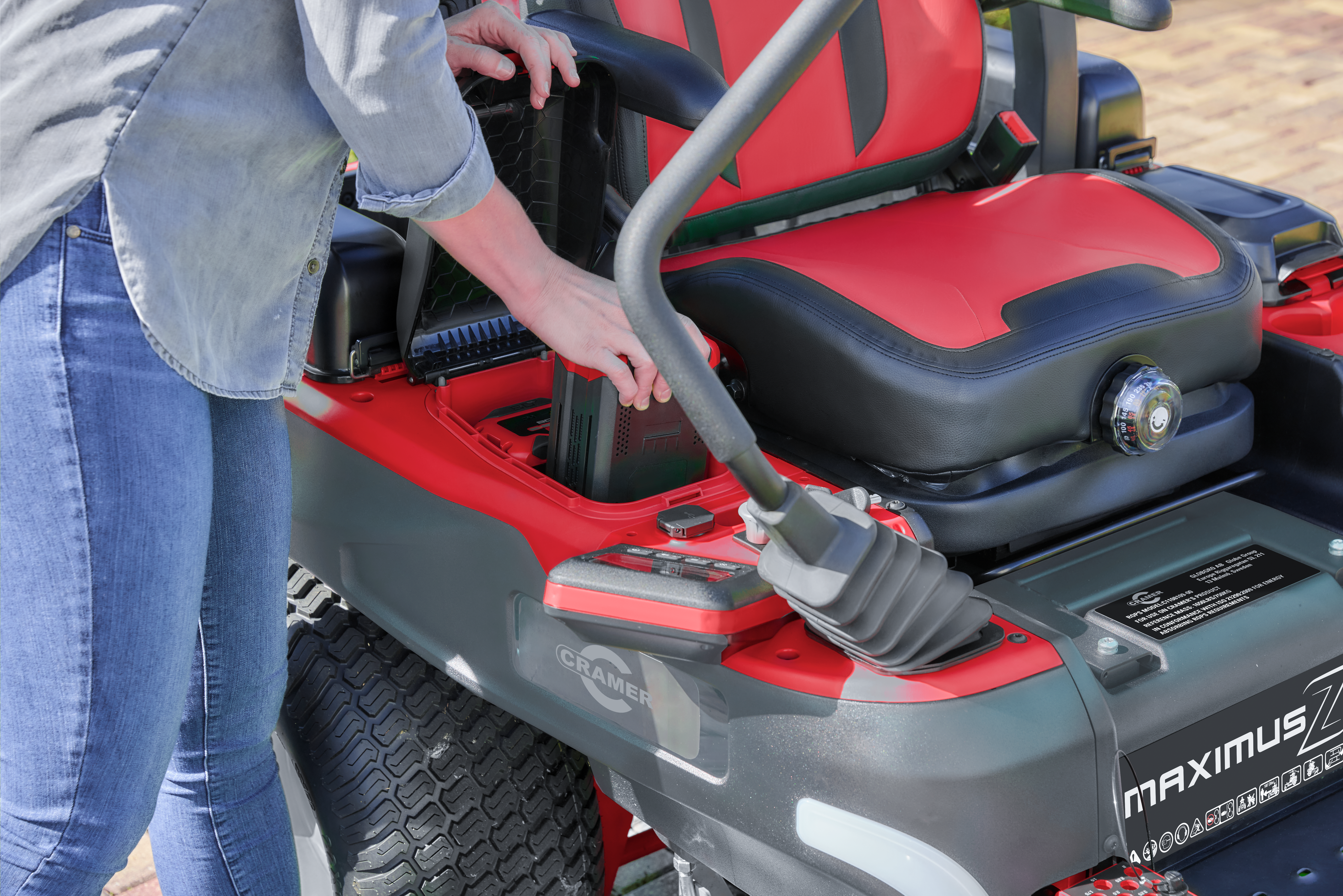 Cramer 82ZT122 Zero Turn Maximus – 82V Battery Ride-On Mower with 122cm Deck