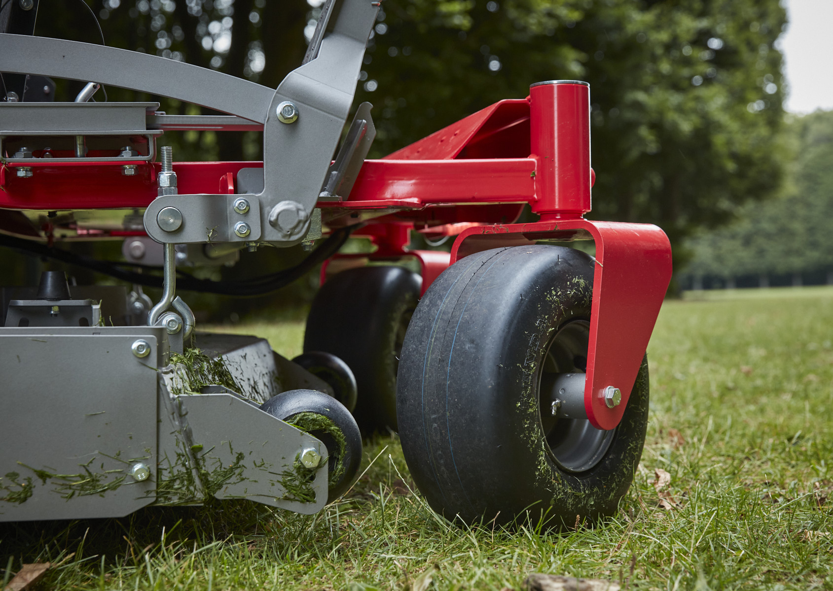 Cramer 82ZT132 Zero Turn – 82V 132cm Battery Powered Ride-On Mower