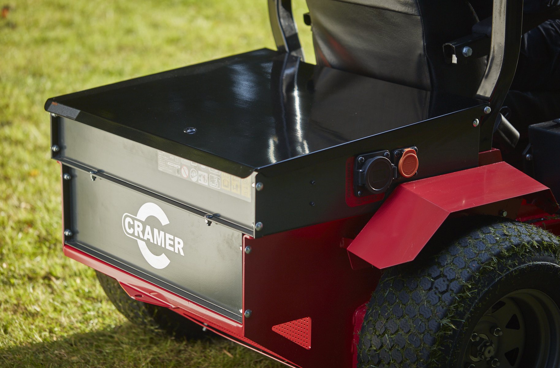 Cramer 82ZT132 Zero Turn – 82V 132cm Battery Powered Ride-On Mower