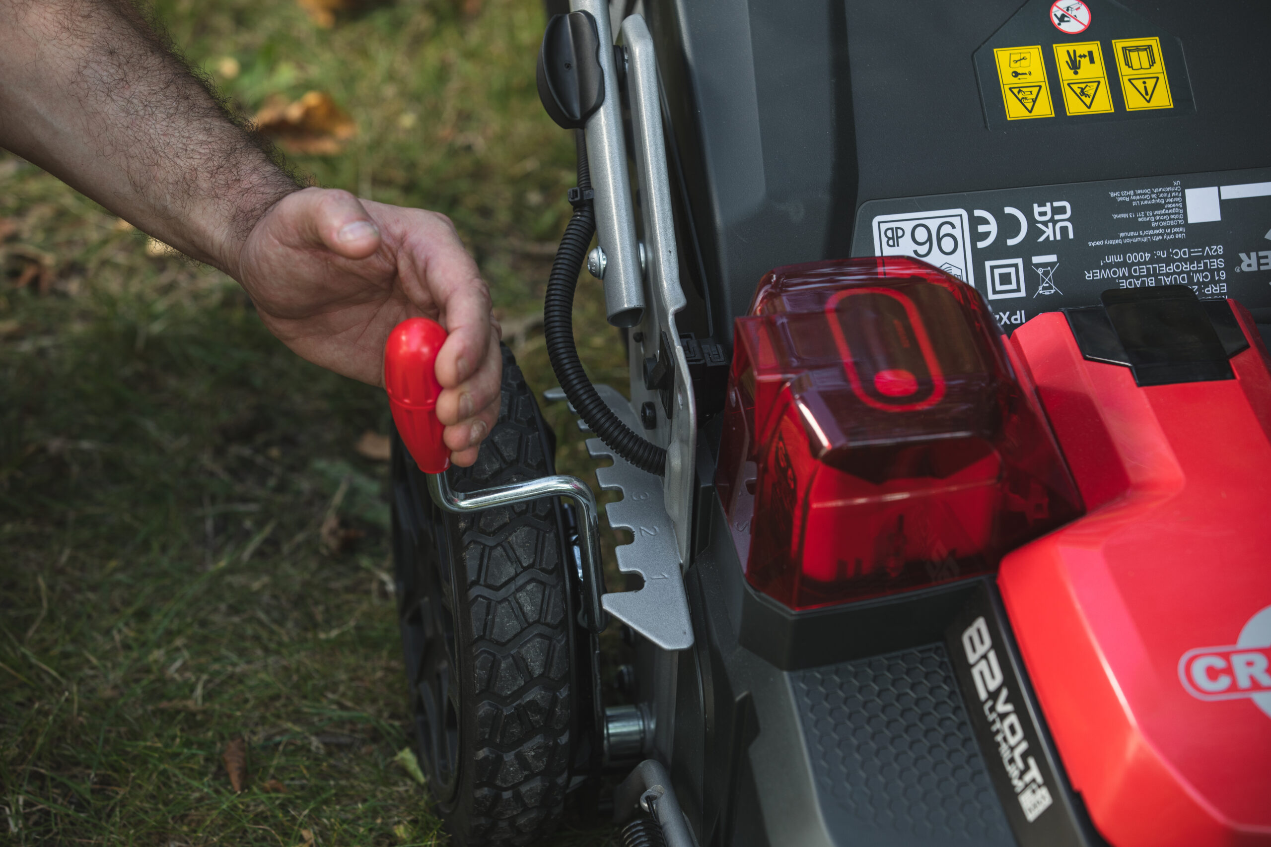 Cramer 82LM61SX Battery Lawnmower - 61 cm Cutting Deck