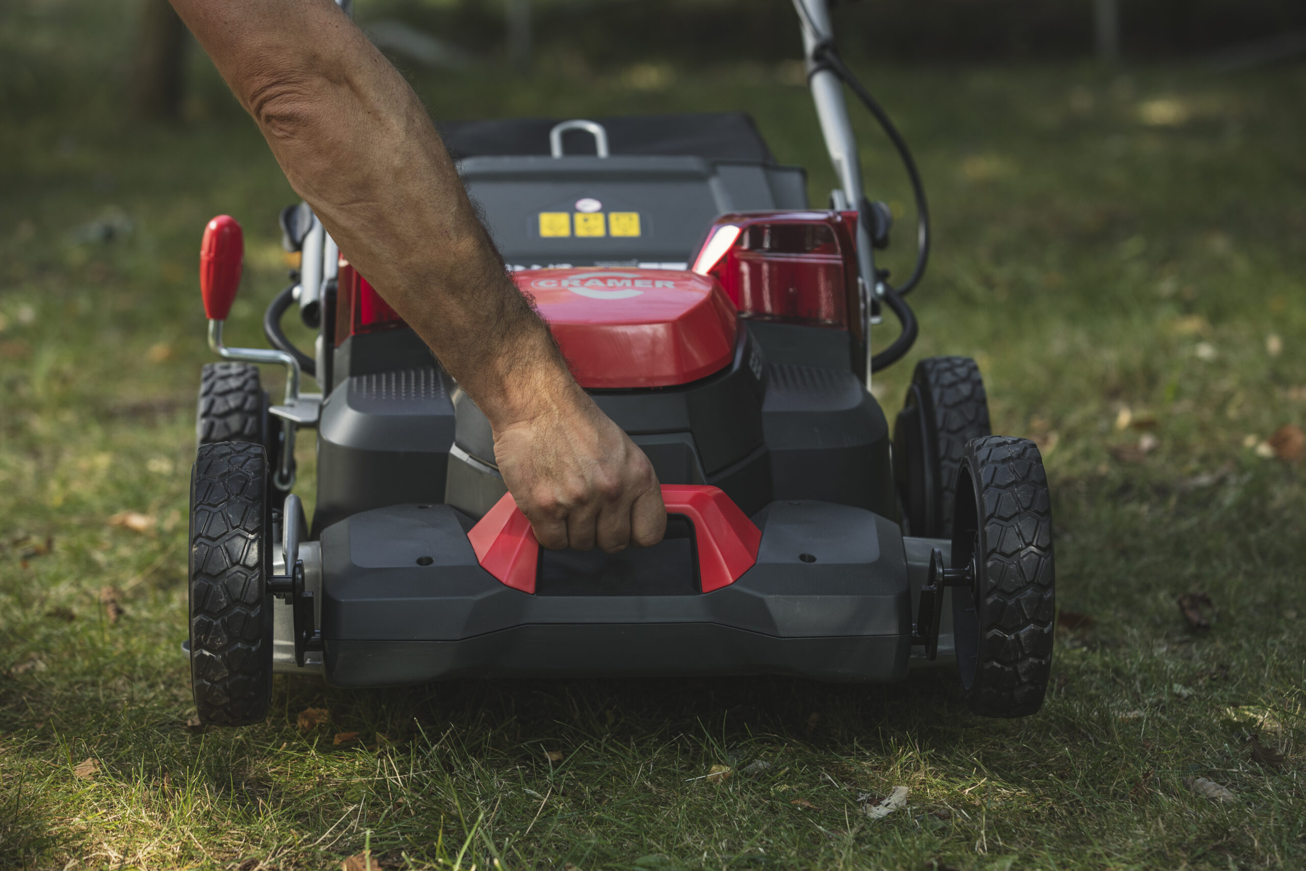 Cramer 82LM61SX Battery Lawnmower - 61 cm Cutting Deck