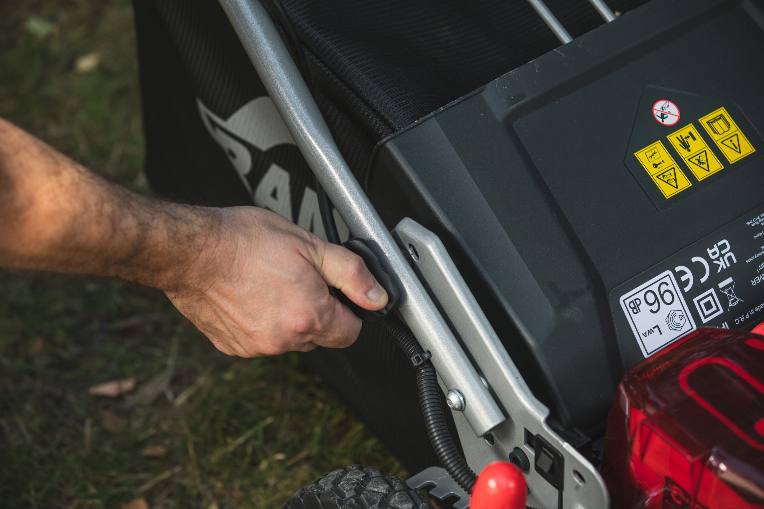 Cramer 82LM61SX Battery Lawnmower - 61 cm Cutting Deck