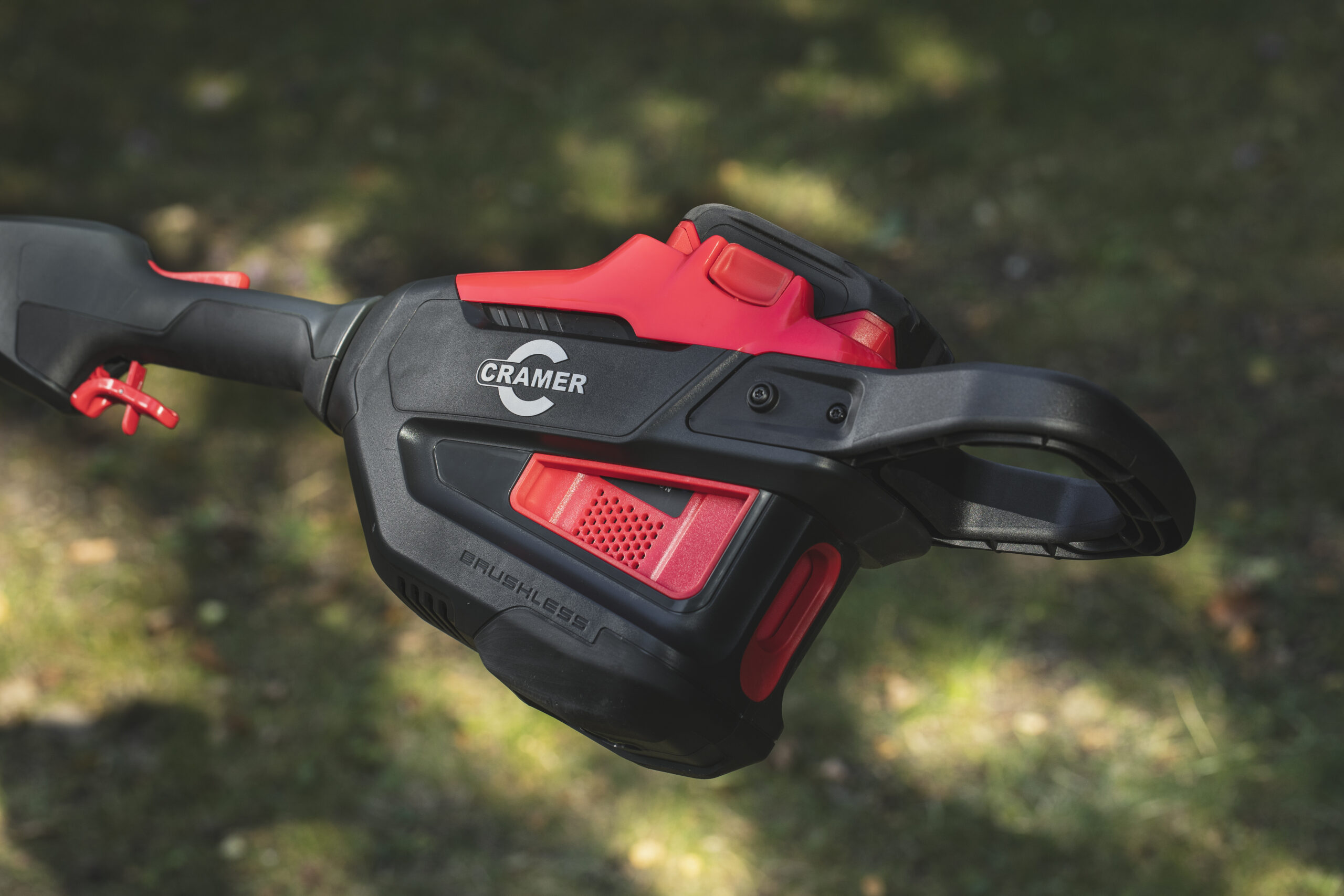 Cramer 82PHT32 Long-Reach Battery Hedge Trimmer
