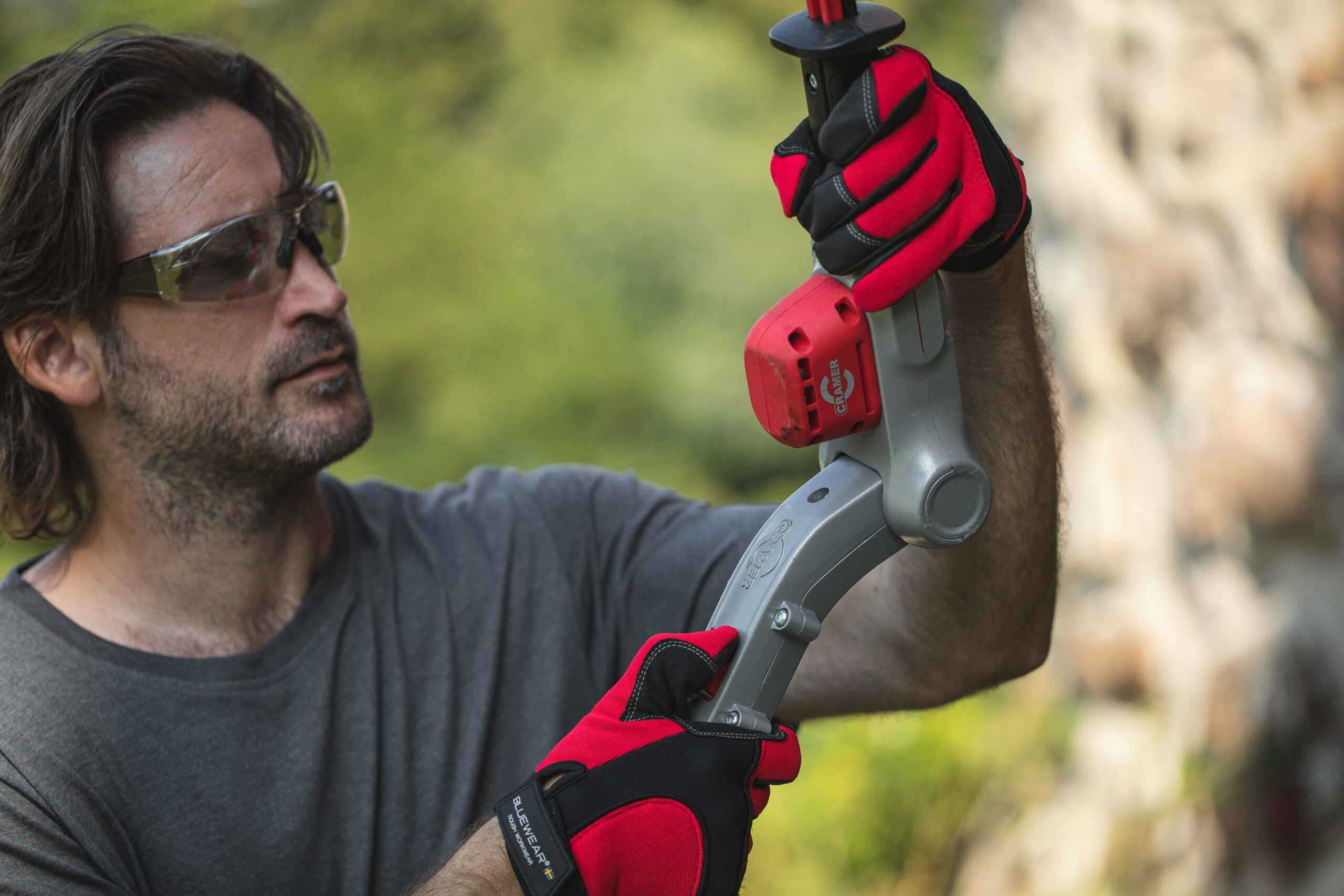 Cramer 82PHT32 Long-Reach Battery Hedge Trimmer