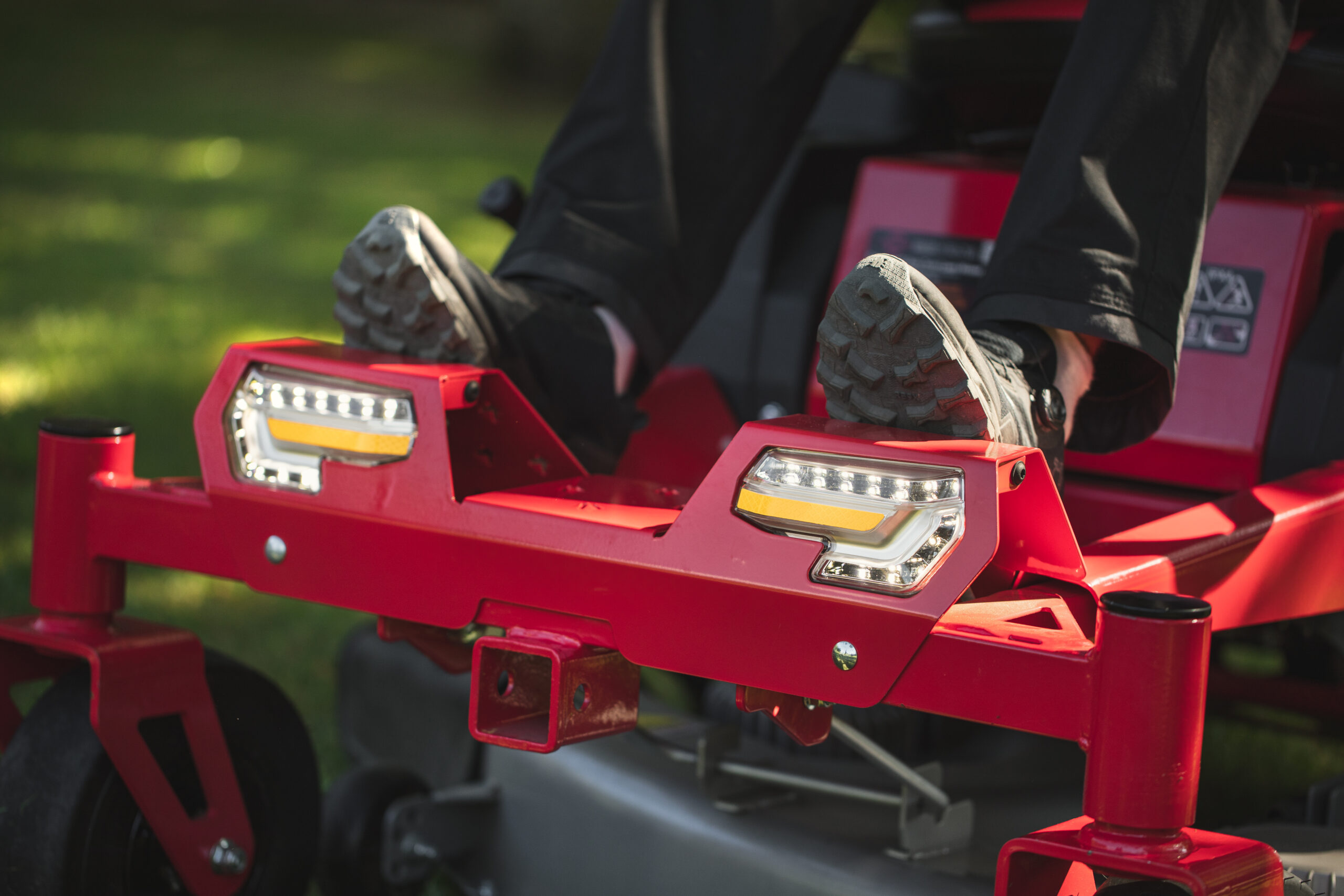 Cramer 82LT107 82V Battery Lawn Tractor – 107 cm Cutting Deck