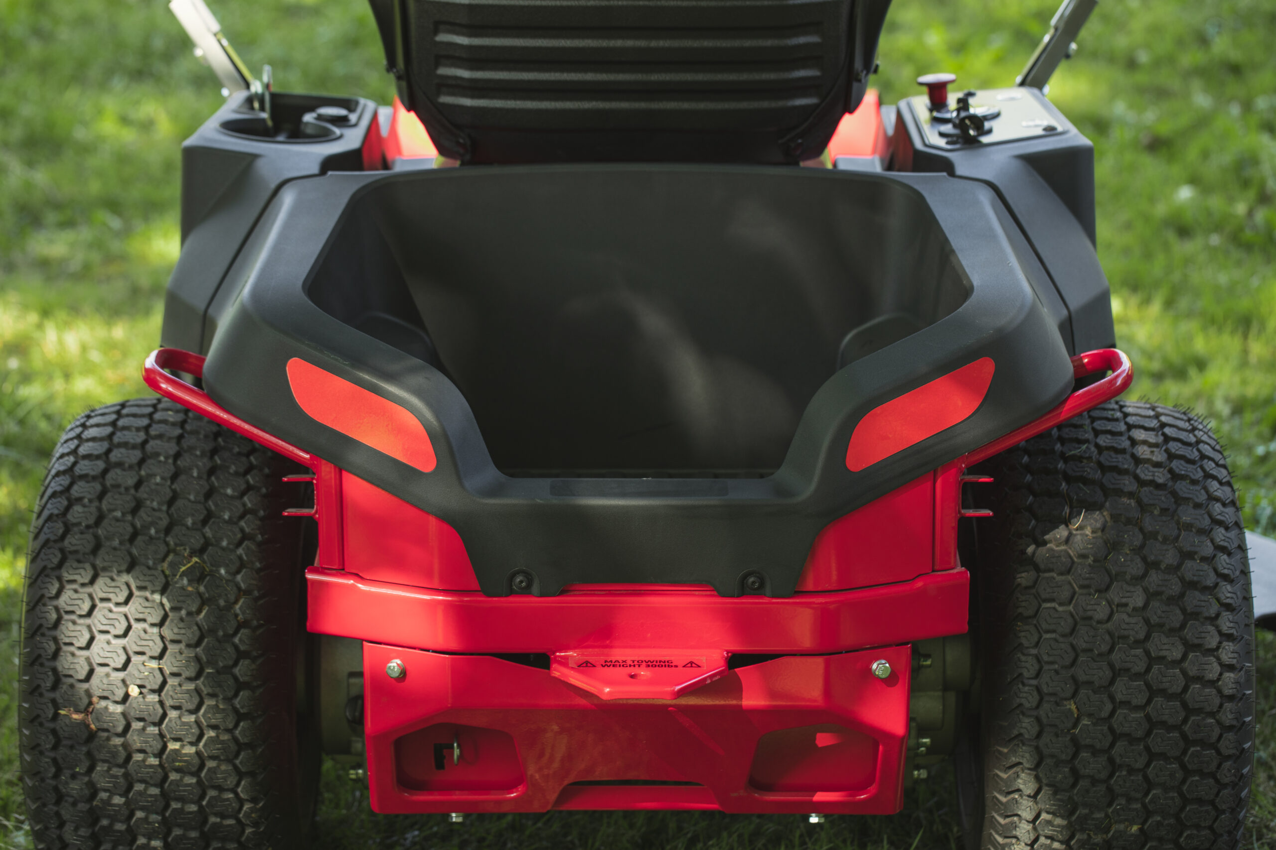 Cramer 82LT107 82V Battery Lawn Tractor – 107 cm Cutting Deck