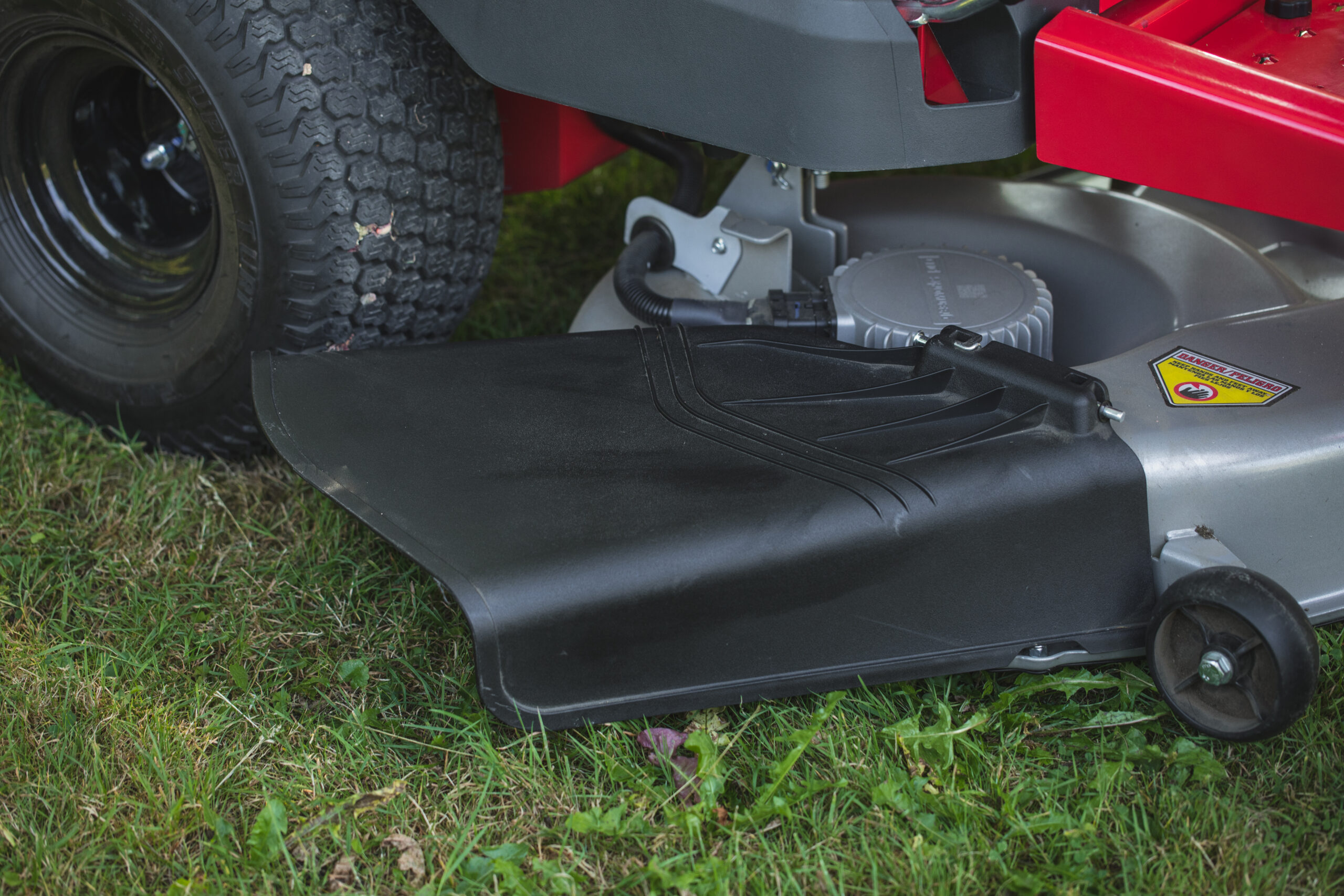 Cramer 82LT107 82V Battery Lawn Tractor – 107 cm Cutting Deck