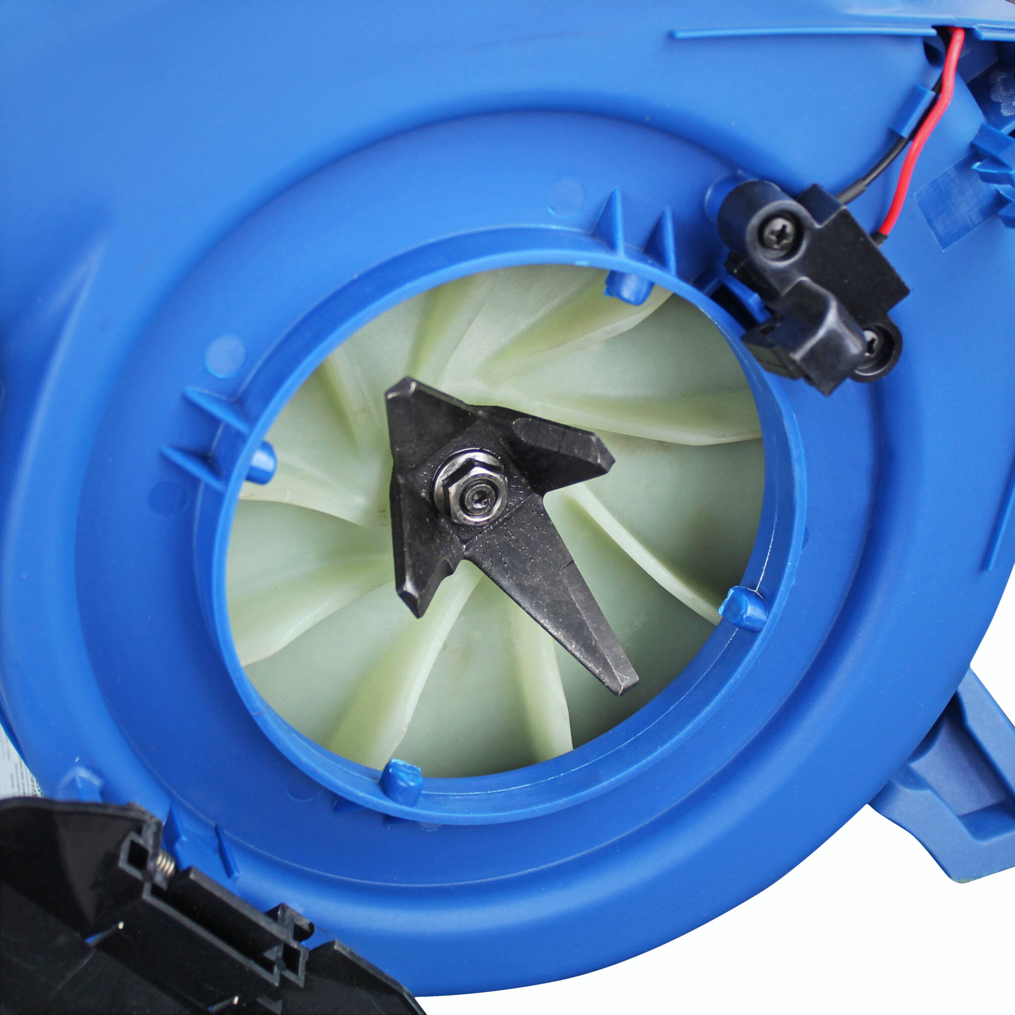 Hyundai HYBV2600X 26cc 2-Stroke 3-in-1 Petrol Leaf Blower, Garden Vac & Shredder, 157mph Air Speed, 40L Collection Bag