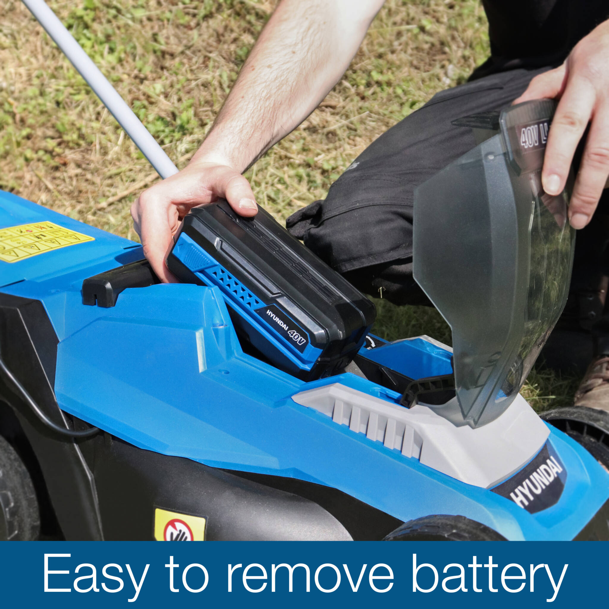 Hyundai HYM40LI330P 40V Lithium-Ion Cordless Battery Powered Roller Lawn Mower 33cm Cutting Width With Battery and Charger