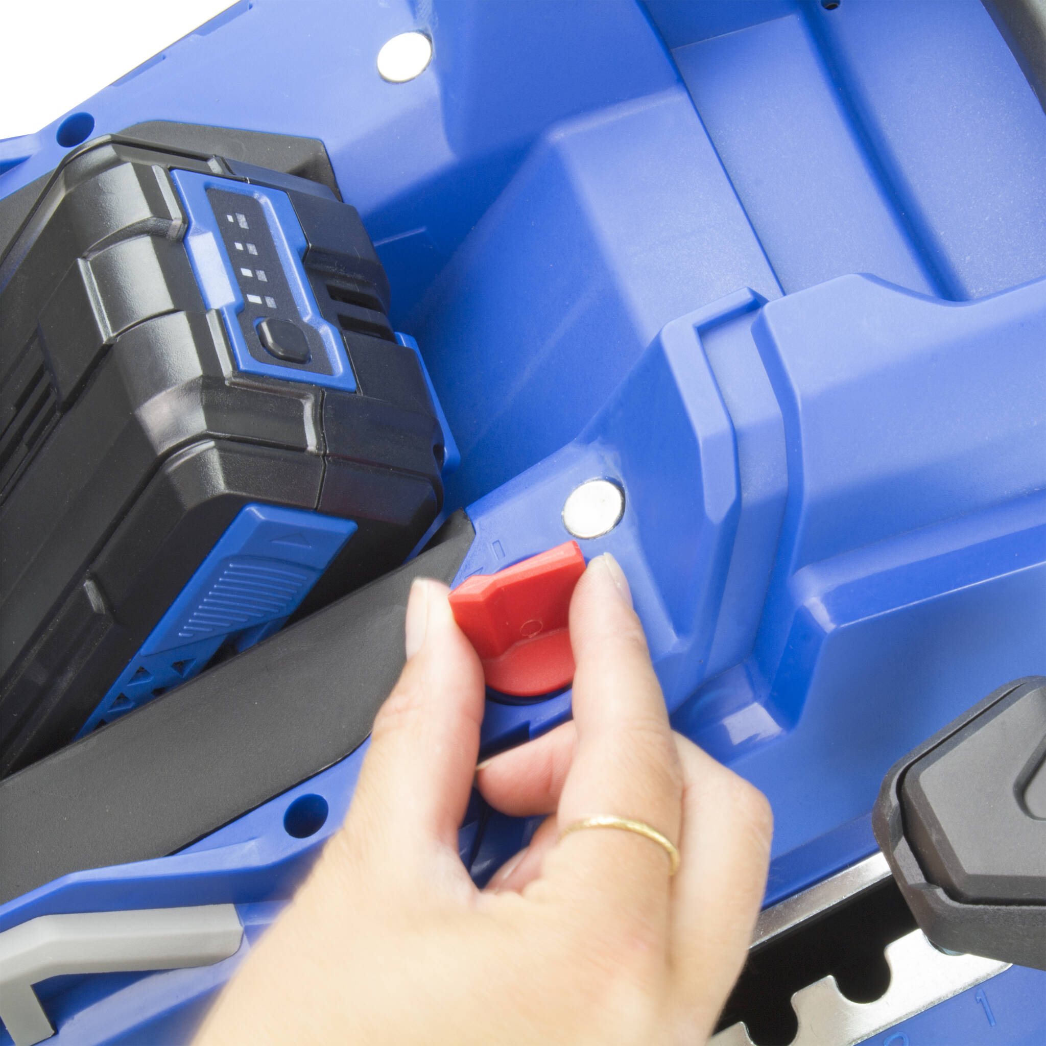 Hyundai HYM40LI380P 38cm Cordless 40v Lithium-Ion Battery Roller Lawnmower with Battery and Charger