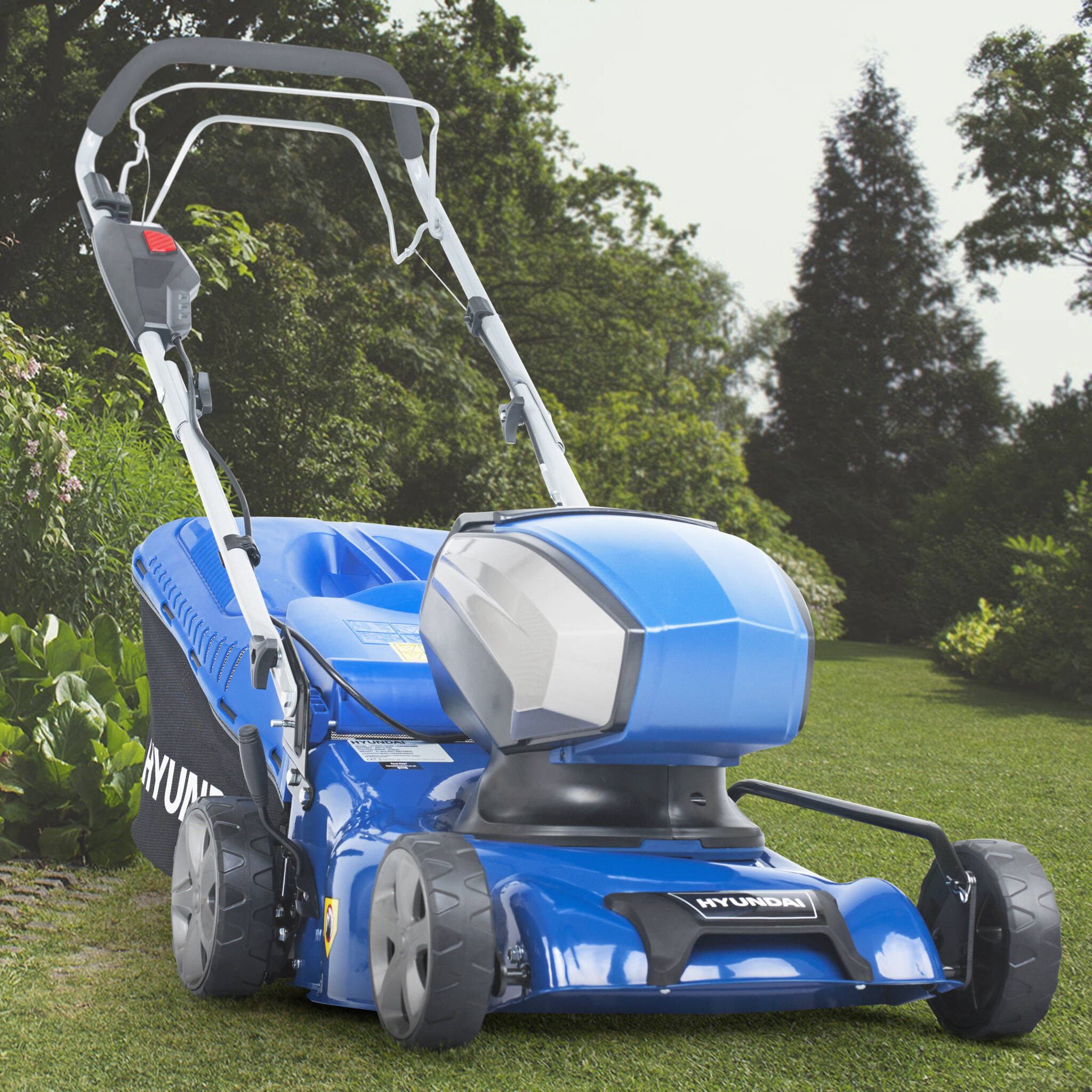 Hyundai HYM40LI420SP 42cm Cordless 40v Lithium-Ion Battery Self-Propelled Lawnmower with Battery and Charger