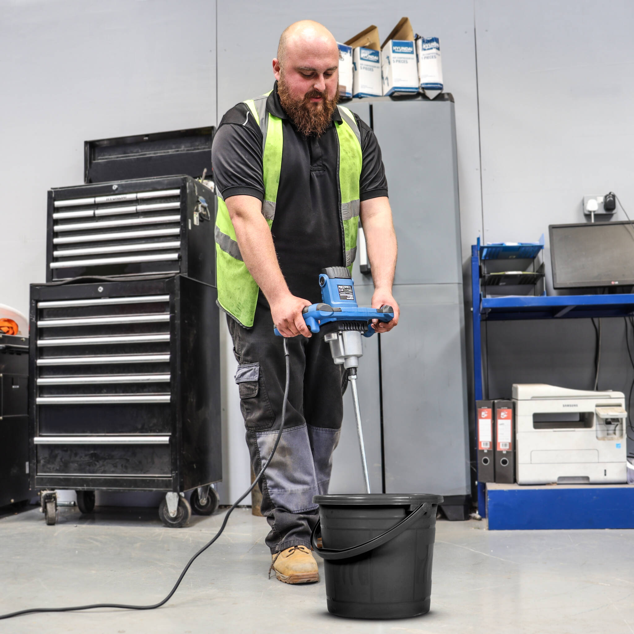 Hyundai HYPM1600E 1600W Electric Paddle Mixer with 5 Piece Trowel Set 230v/240v