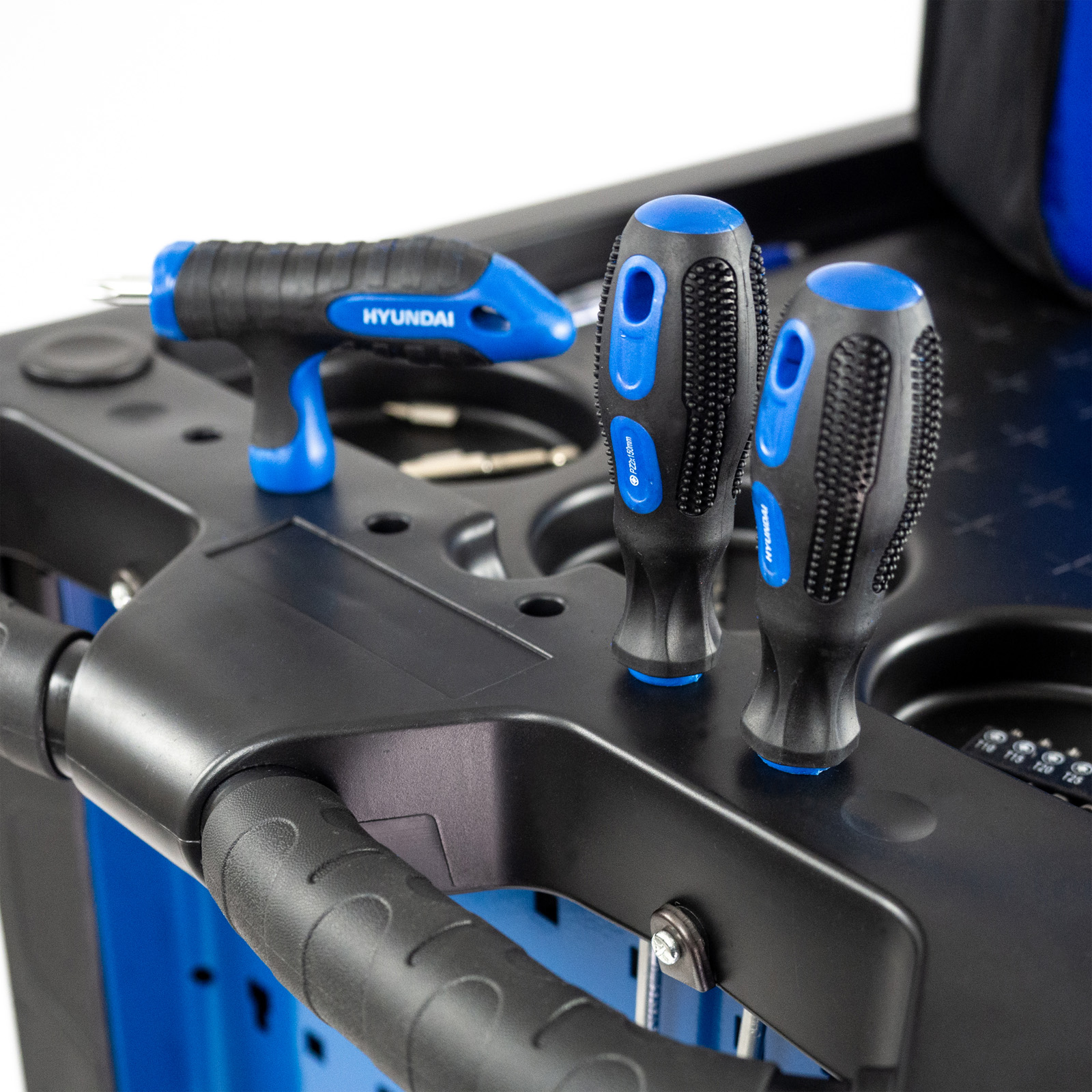 Hyundai 175 Piece 7 Drawer Castor Mounted Roller Tool Chest Cabinet | HYTC9006