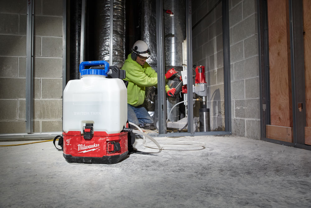 Milwaukee M18™ Switch Tank™ 15L Water Supply