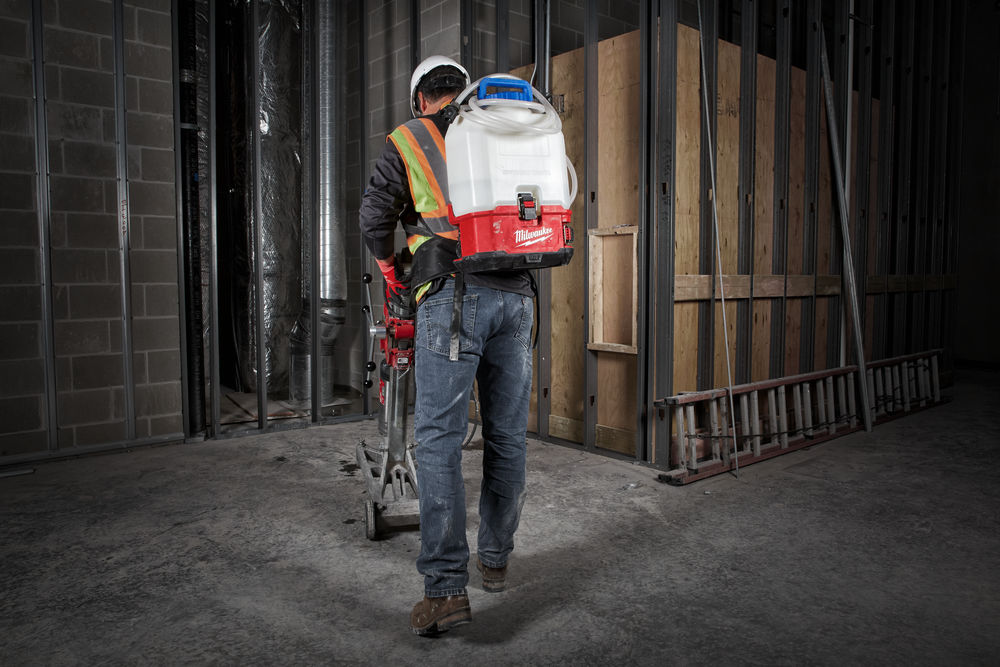 Milwaukee M18™ Switch Tank™ 15L Water Supply