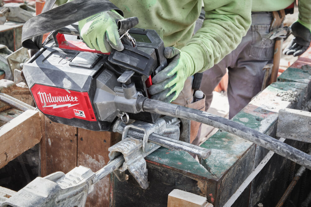 Milwaukee MX FUEL™ Briefcase Concrete Vibrator Kit