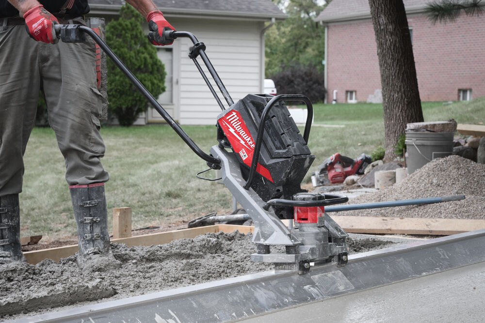 Milwaukee MX FUEL™ Screed