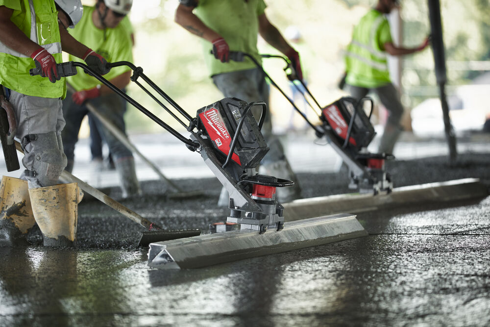 Milwaukee MX FUEL™ Screed