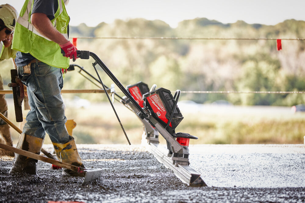 Milwaukee MX FUEL™ Screed