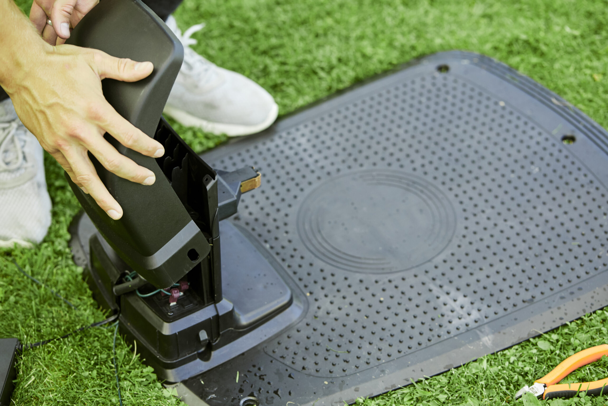 Cramer RM2000 Boundary-Wired Robotic Mower