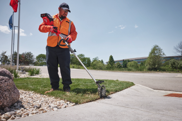 Milwaukee Quik-Lok™ Short Hedge Trimmer Attachment