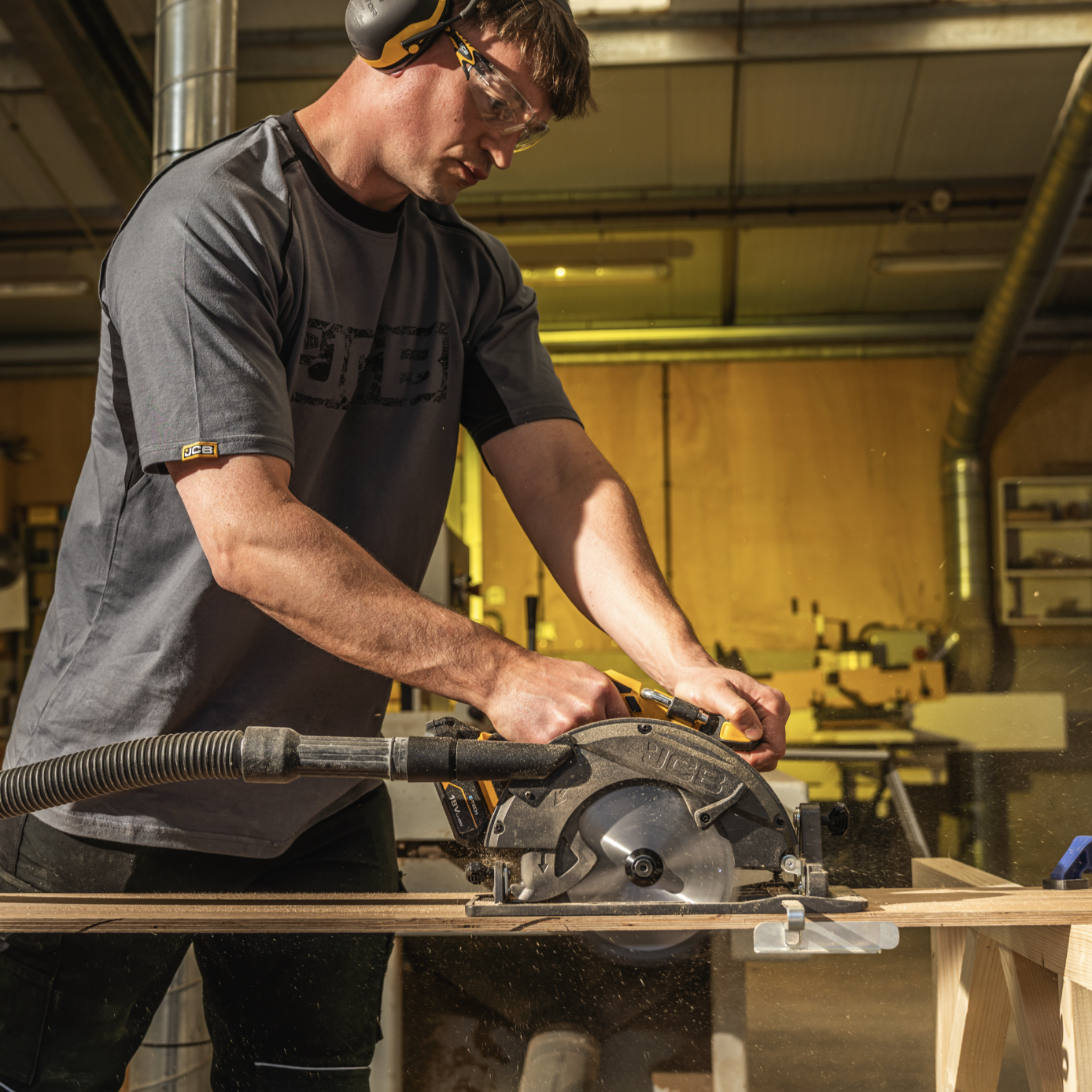 JCB Pro 18V Circular Saw 185mm, 60mm Cut Depth, Aluminium Base, Includes 2 Blades (Bare Tool)