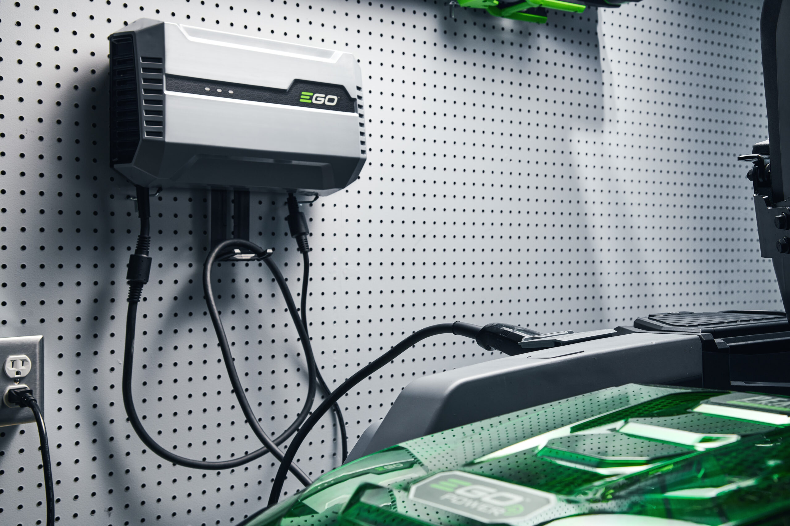 EGO ZT4201E-L - Z6 Zero Turn Ride on Lawn Mower