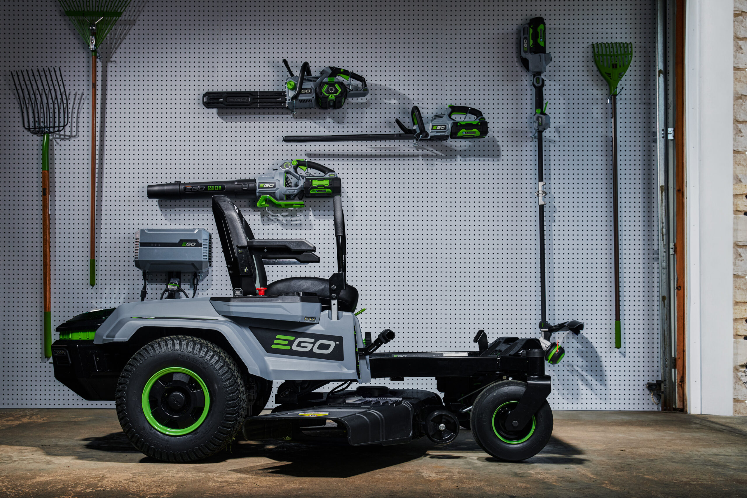 EGO ZT4201E-L - Z6 Zero Turn Ride on Lawn Mower