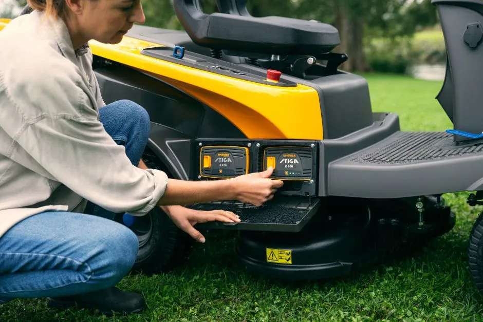 STIGA Battery Tractor Swift 372e