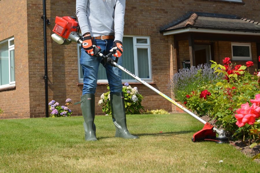 COBRA BC330C Petrol Brush Cutter