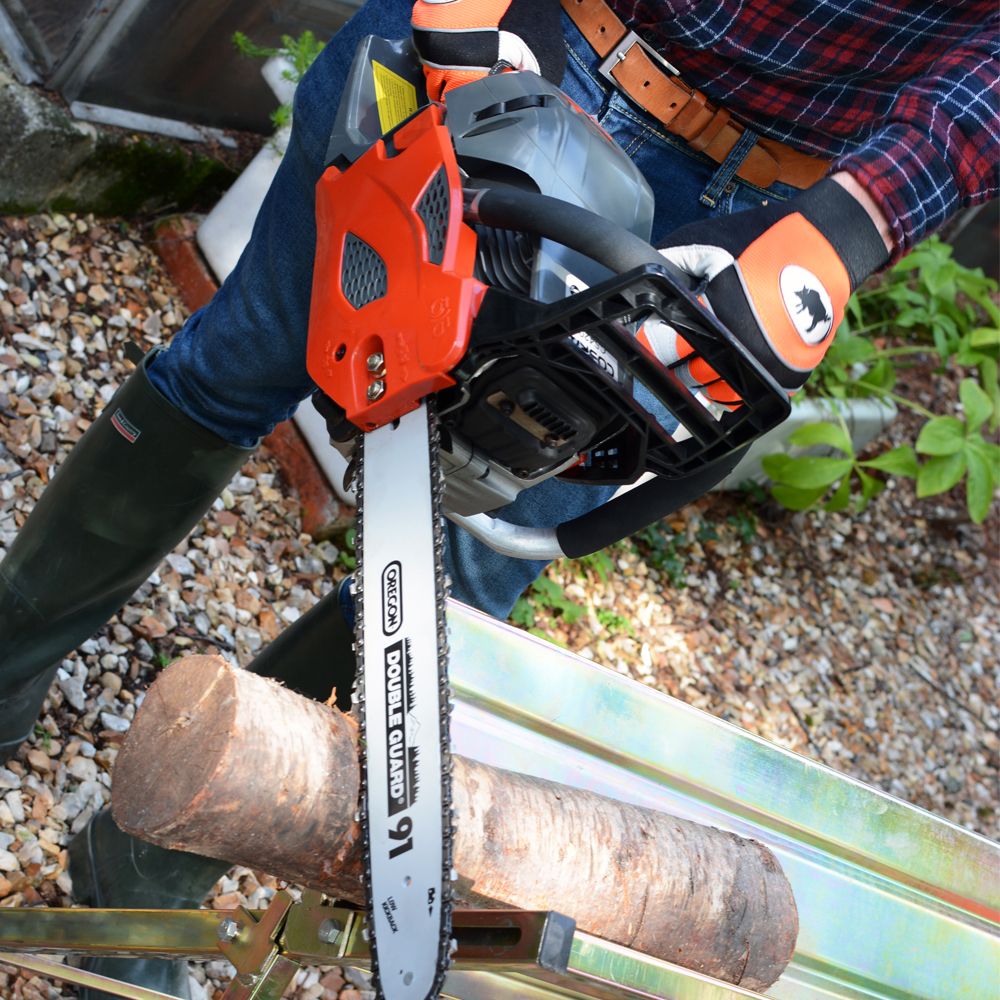 COBRA CS520-18 Petrol Chainsaw 52cc/18"