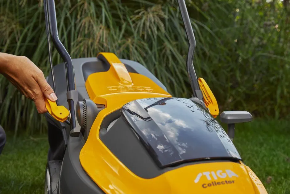STIGA Cordless Lawn Mower Collector 136e Kit