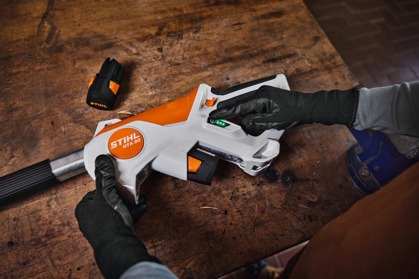 STIHL HTA 30 Cordless Pole Pruner 20cm / 8"